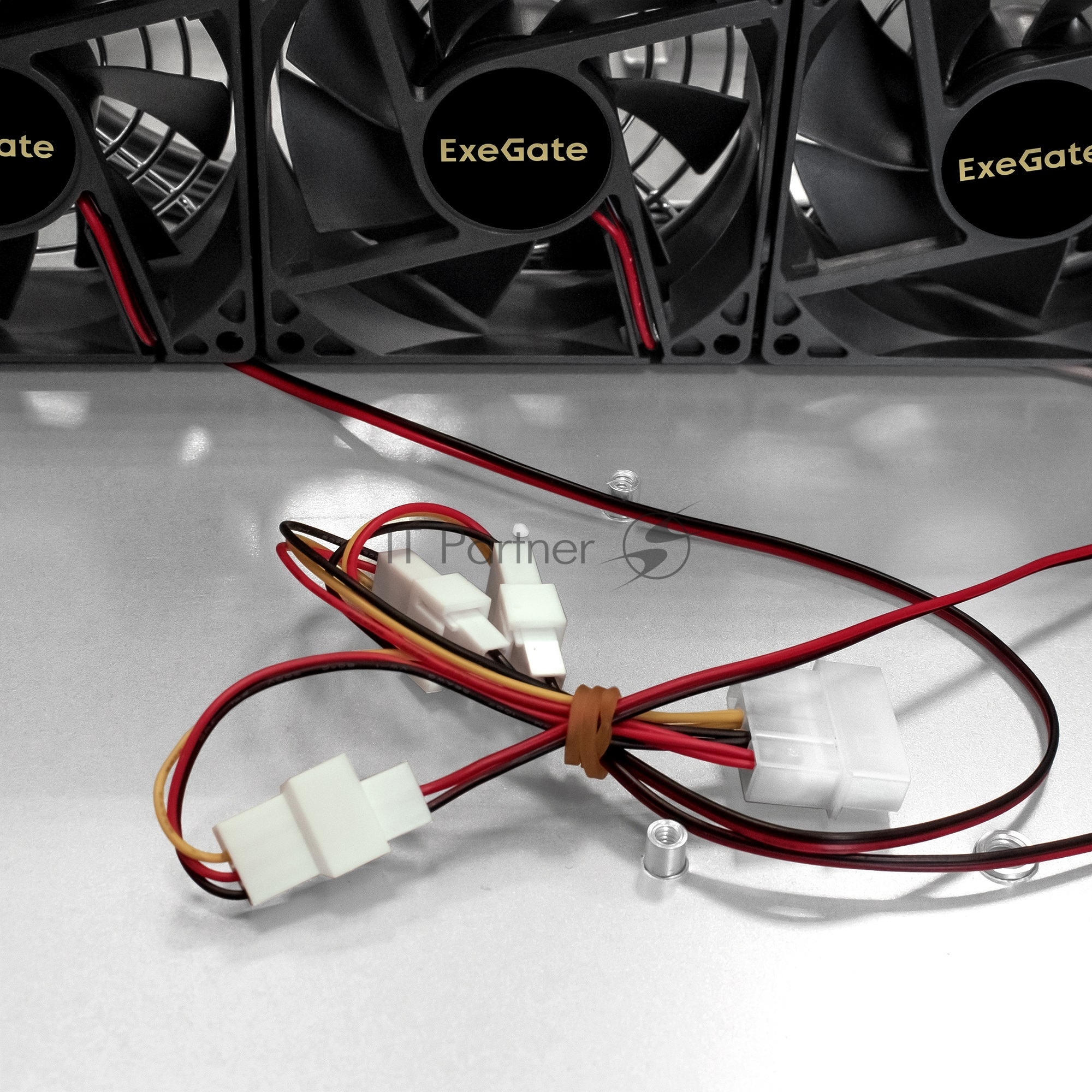 Серверный корпус ExeGate Pro 2U660-HS06 (RM 19", высота 2U, глубина 660, Redundant БП 2x1200W, 6xHotSwap, USB)